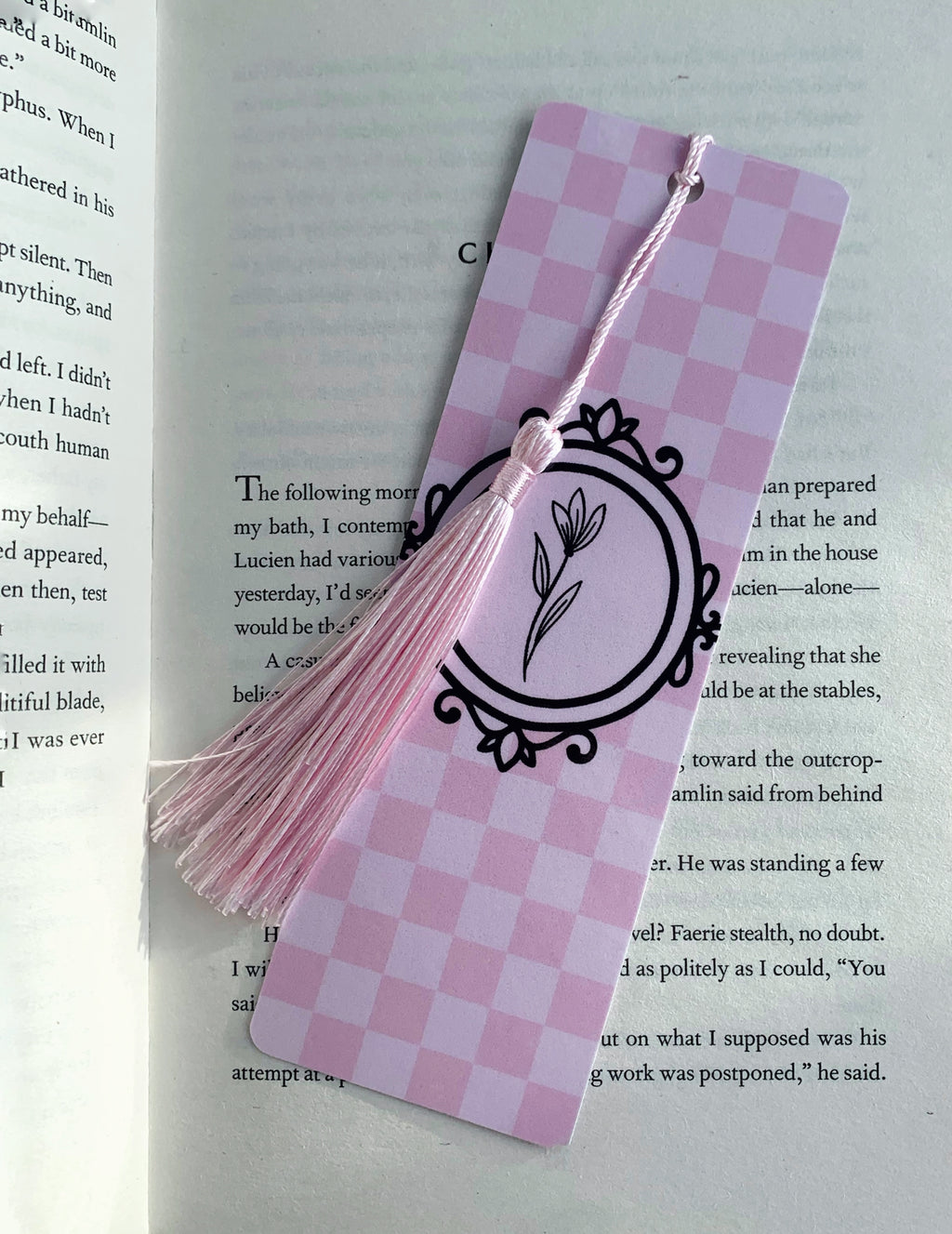 Purple checkered flower frame bookmark